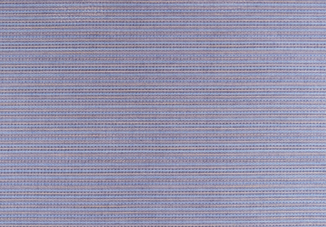 Passatoia Cucina Genia Blu con superficie in poliestere, resistente e facile da mantenere.