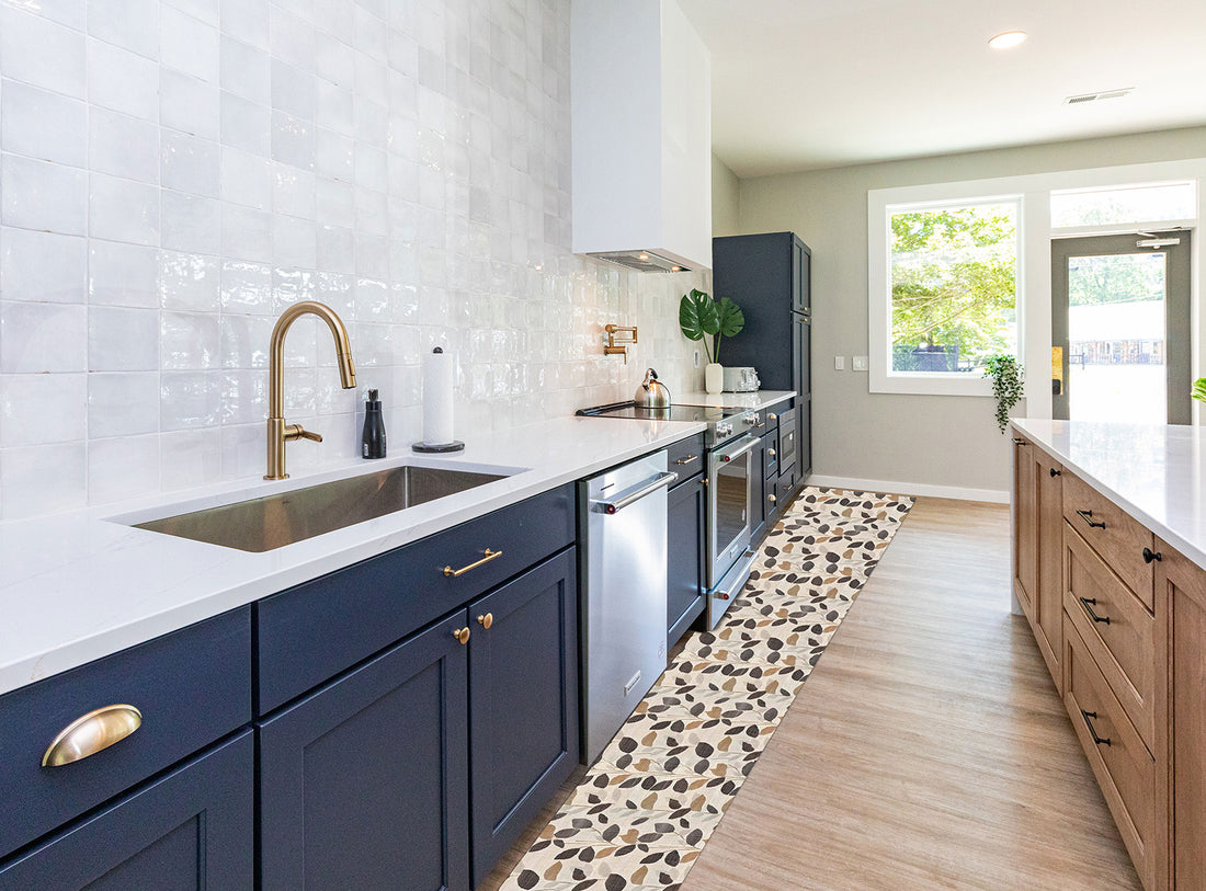 Passatoia Cucina Daily Japan in a modern kitchen, featuring stylish colors and textures.